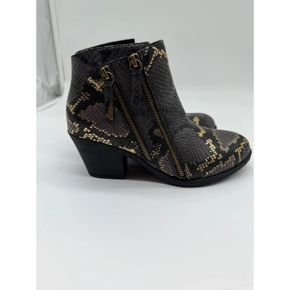 Muk Luks Womens Snakeskin Ankle Boots Grey‎ Gold Metallic Zip Block Heel 7.5